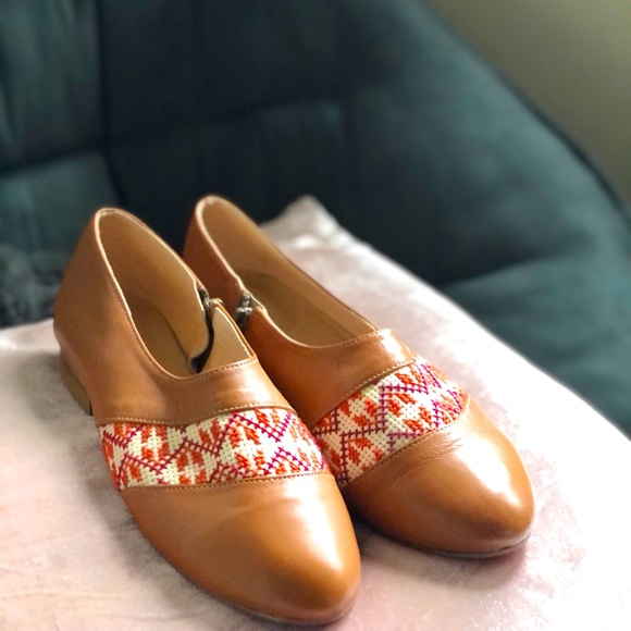 Tatreez Oxford Shoe from Darzah - Picture 3 of 9